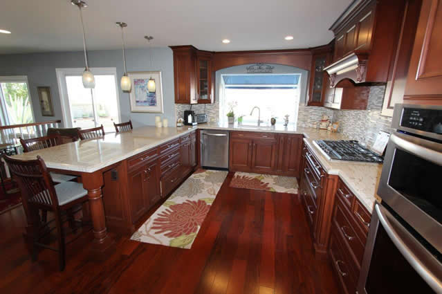 U-Shaped Kitchen for Couples in Orange County