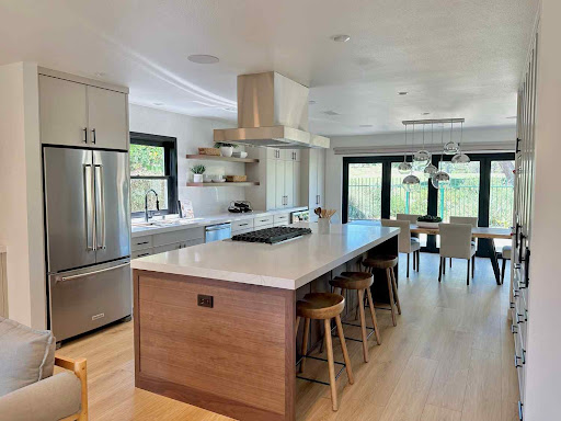 A Remarkable Transformation: Modern Transitional Living in Costa Mesa