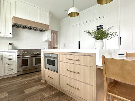 Light and Airy: A Modern Transitional Kitchen Success in Lake Forest